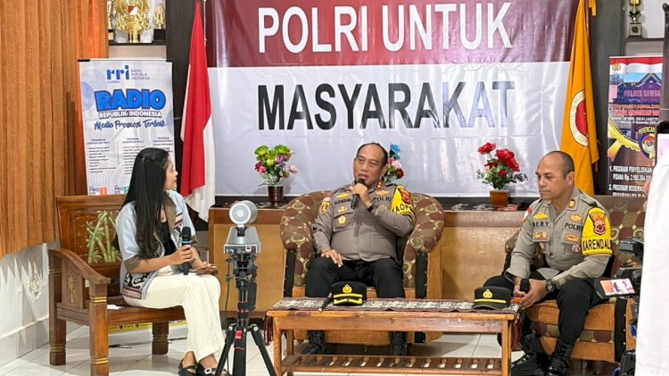 Dialog Interaktif Bersama RRI Kupang, Kapolres Sumba Timur Tekankan Layanan Pengaduan Masyarakat