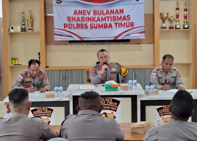 Wakapolres Sumba Timur Tekankan Disiplin dan Semangat Pelayanan dalam Anev Bhabinkamtibmas