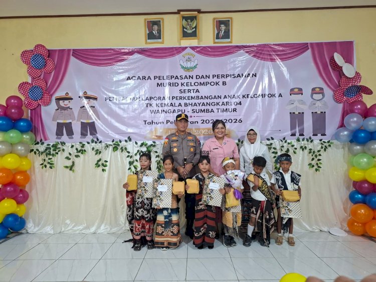 Kapolres Sumba Timur Hadiri Pelepasan Murid TK Kemala Bhayangkari 04 Waingapu, Dorong Pendidikan Anak Sejak Usia Dini