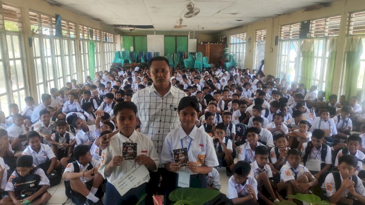 Cegah Penyalahgunaan Narkoba Sejak Dini, Satresnarkoba Polres Sumba Timur Berikan Penyuluhan kepada Pelajar