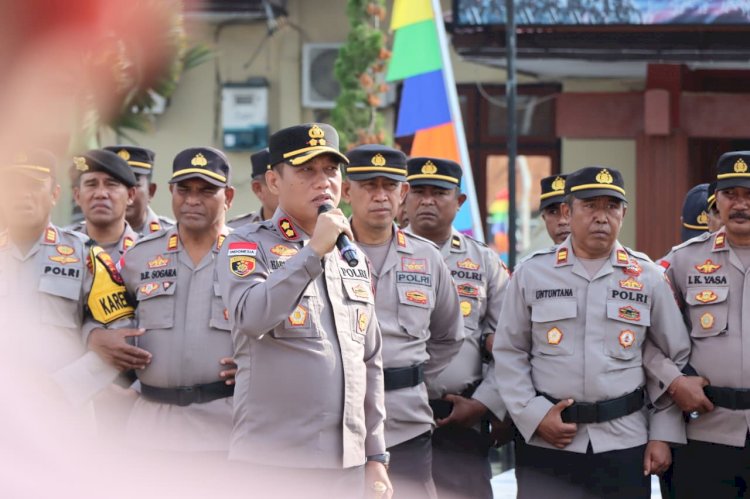 Apel Jam Pimpinan Terakhir, Kapolres Sumba Timur Titip Pesan Jaga Kekompakan dan Semangat JAYA