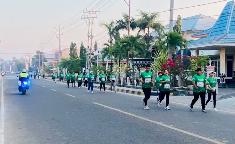 Personel Polres Sumba Timur Kawal Pengamanan Manuba Run, Ratusan Peserta Ikuti Kegiatan dengan Aman dan Lancar