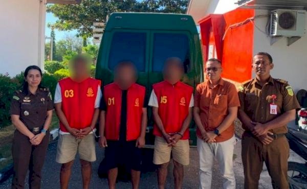 Berkas Perkara Dinyatakan Lengkap, Polres Sumba Timur Serahkan Tersangka dan Barang Bukti Kasus PETI ke Kejaksaan Negeri Waingapu