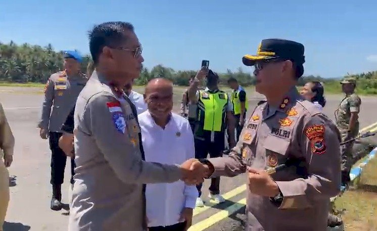 Upacara Adat dan Penandatanganan Komitmen Damai Lowonara–Belle, Polda NTT Dorong Perdamaian Berkelanjutan di Adonara