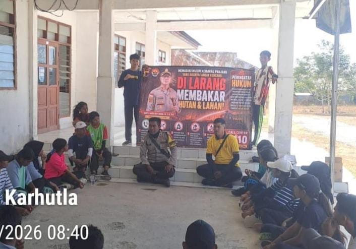 Bekali Generasi Muda, Bhabinkamtibmas Hanggaroru Sosialisasikan Bahaya Karhutla