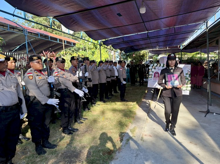 Upacara Kedinasan, Polres Sumba Timur Berikan Penghormatan Terakhir kepada Pelda (Purn.) Saul Djokaho