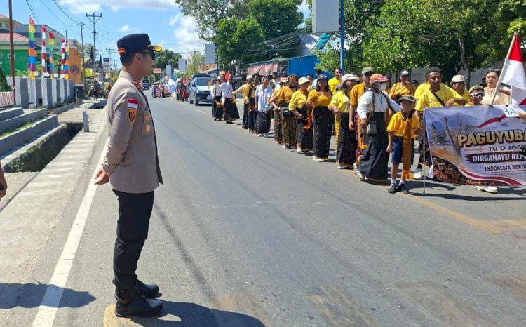 Pastikan Karnaval HUT ke-81 RI Berjalan Lancar, Kapolres Sumba Timur Pimpin Langsung Pengamanan