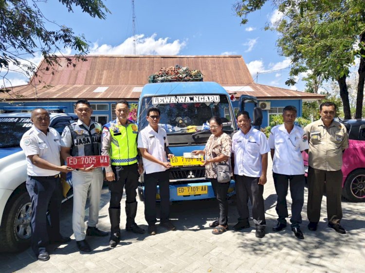 Satlantas Polres Sumba Timur Bersama Jasa Raharja dan Dishub Tertibkan Angkutan Hibah