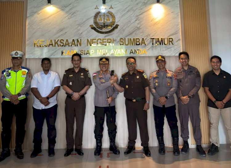 Kapolres Sumba Timur Silaturahmi ke Kejari, Perkuat Sinergi Penegakan Hukum