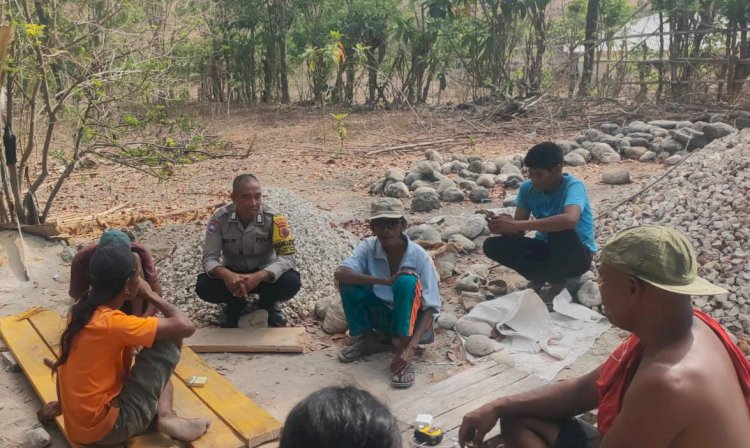 Cegah Karhutla, Bhabinkamtibmas Mbatakapidu Ajak Warga Tidak Membakar Hutan dan Lahan