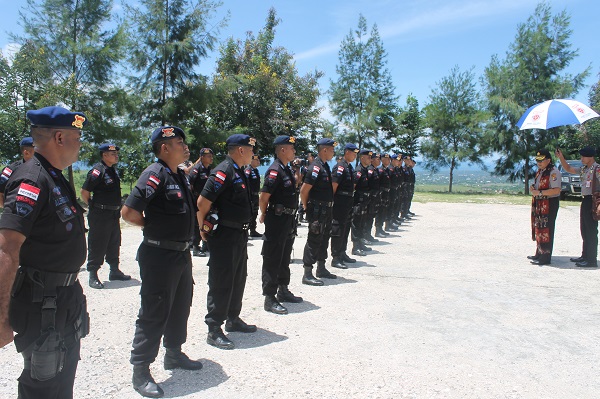 Kunjungi Mako Brimob, Kapolda NTT Disambut Yel Komando