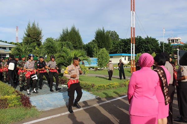 Kunjungi Polres Sumba Timur, Kapolda NTT Disambut Tarian Manunggal TNI-Polri