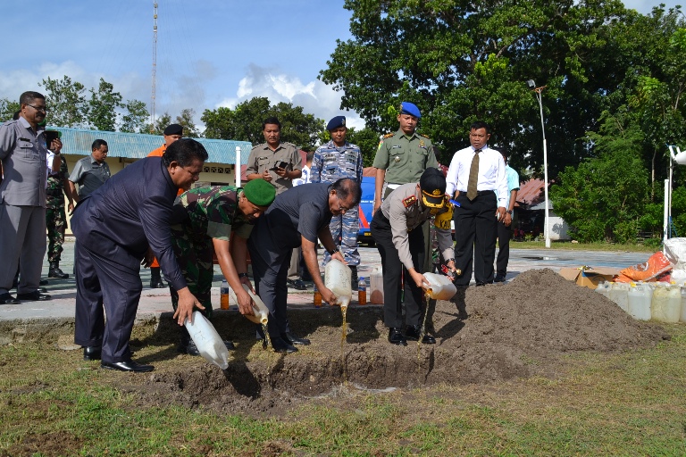 Polres Sumba Timur Musnahkan Knalpolt Racing dan Miras Oplosan