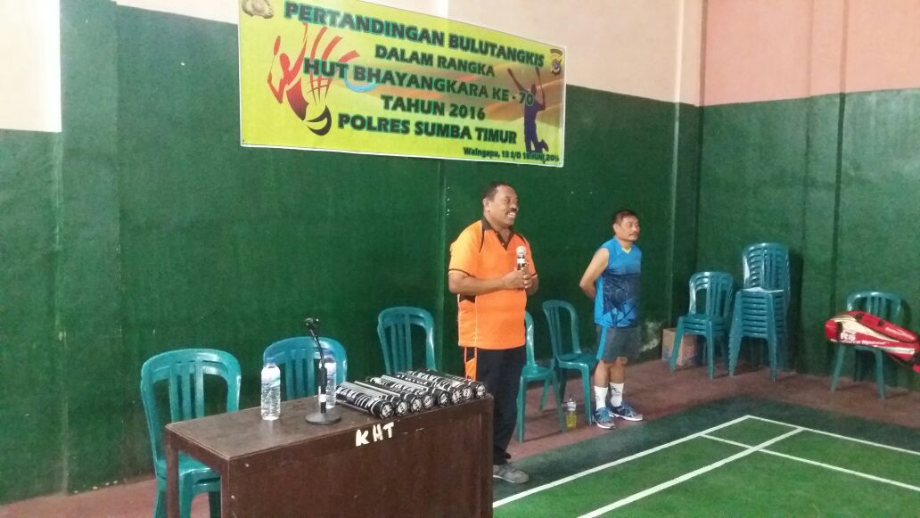 Waka Polres Sumba Timur Buka Turnamen Bulutangkis Kapolres Cup 2016
