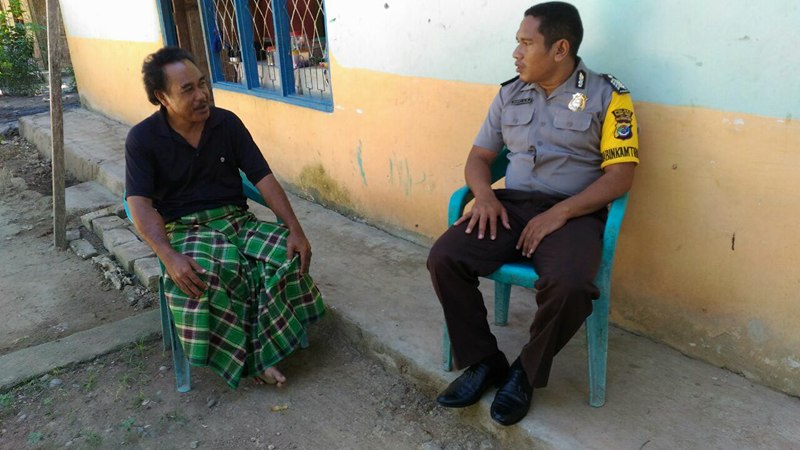 Bhabinkamtibmas Prailiu Sumba Timur Imbau Pengurus Masjid Sampaikan Pesan Kamtibmas kepada Jamaah