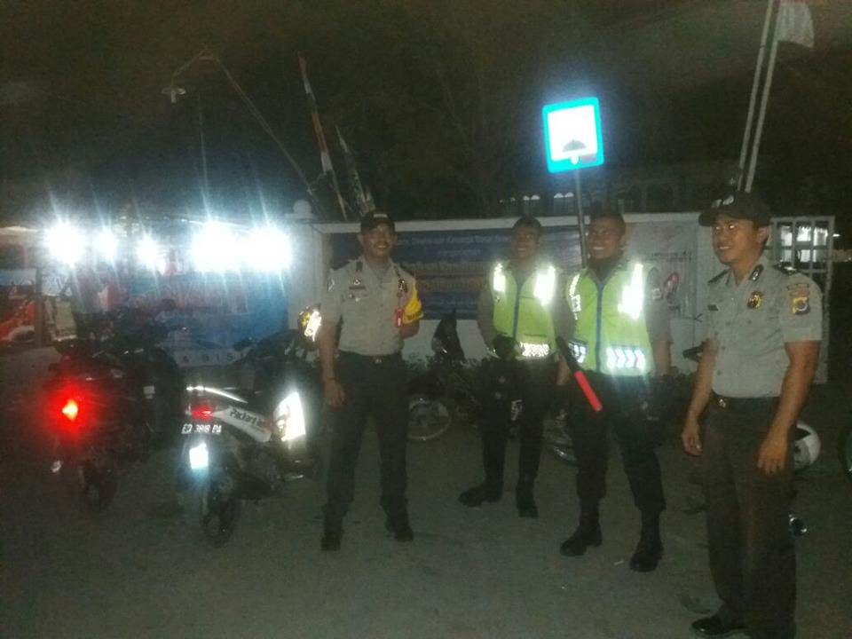 Antisipasi Copet, Personel Gabungan Polres Sumba Timur Lakukan Pengamanan Pelaksanaan Bazar