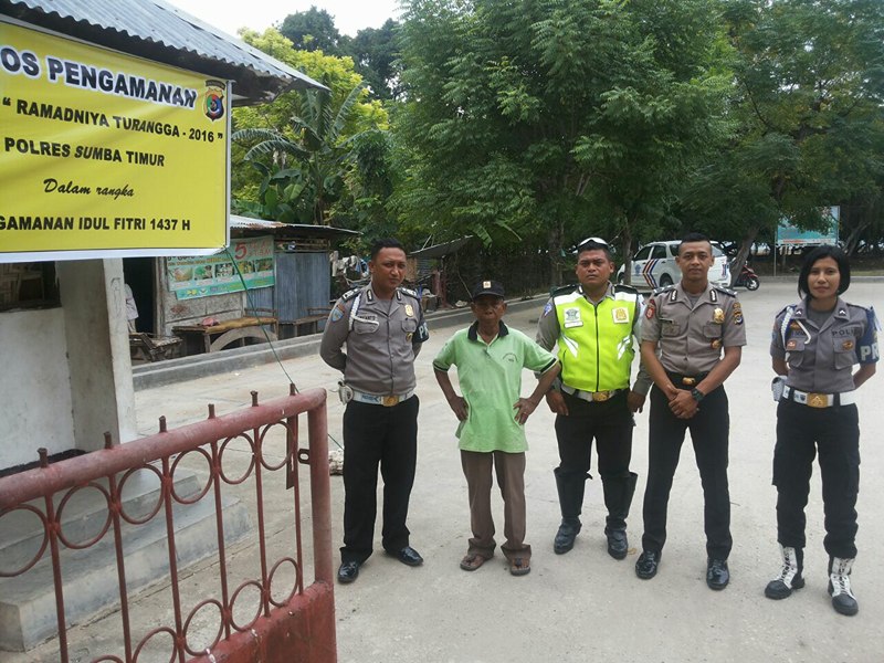 Libur Panjang, Anggota Polres Sumba Timur Lakukan Pengamanan Obyek Wisata Pantai Londalima