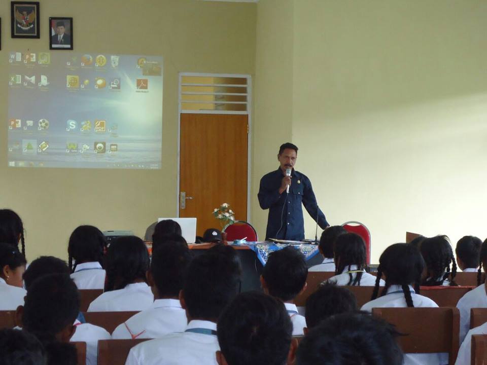 Cegah Kejahatan Narkoba Dan Kenakalan Remaja, Kapolsek Paberiwai Binluh Ke Sekolah