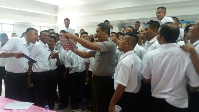 Kasubdit Kerma Direktorat Binmas Polda NTT Sampaikan Materi Interpersonal Skill Kepada Peserta Diklat Satpam