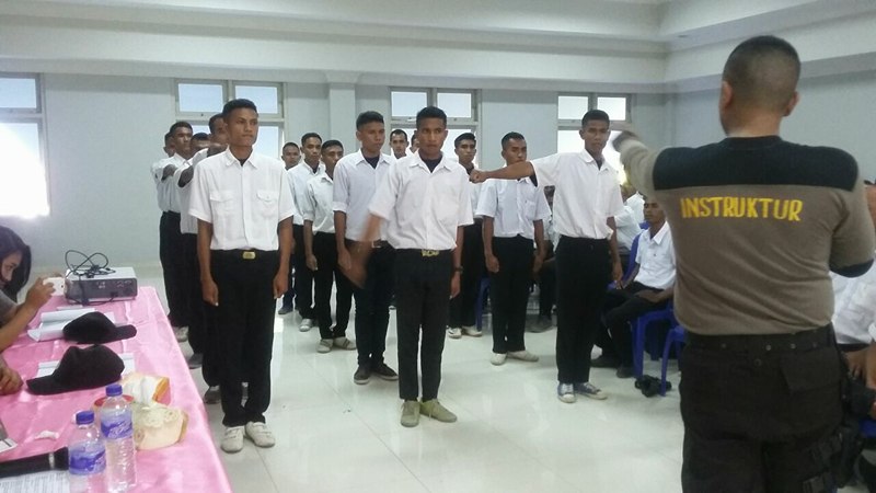 Tingkatkan Kedisiplinan Dan Ketangkasan Sat Binmas Beri Latihan PBB Kepada Peserta Diklat Satpam