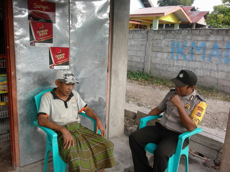 Bhabinkamtibmas Kemalaputi Sambangi Rumah Komandan Linmas