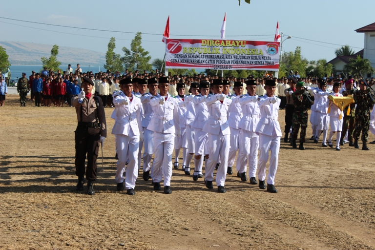 Anggota Polres Sumba Timur Tergabung Dalam Paskibraka Kabupaten Sumba Timur