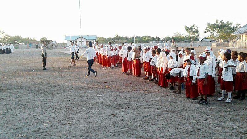 Di Selatan Sumba Timur, Bendera Merah Putih Di Kibarkan