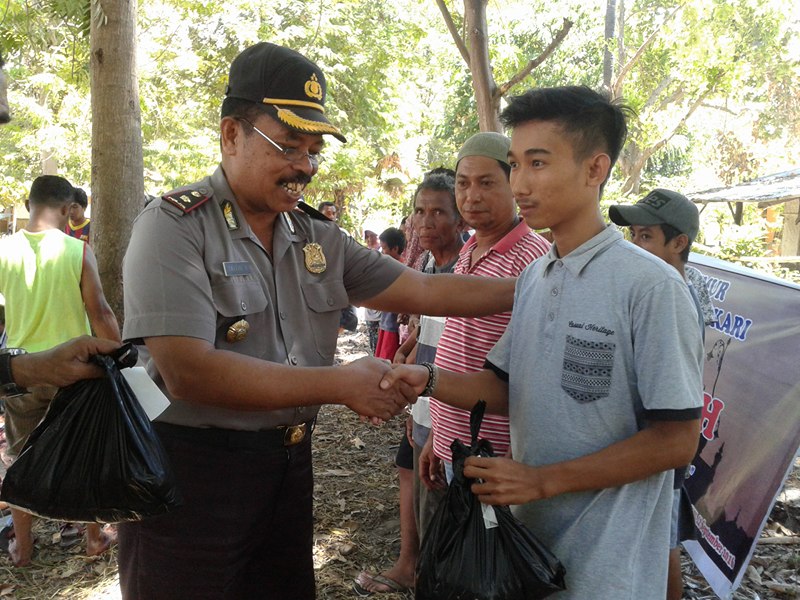 Rayakan Idul Adha 1437 Hijriah, Polres Sumba Timur Laksanakan Penyembelihan Hewan Kurban