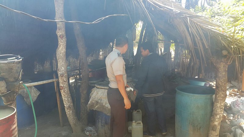 Lagi, Tim Gabungan Polres Sumba Timur Berhasil Menyita Ratusan Liter Miras Lokal