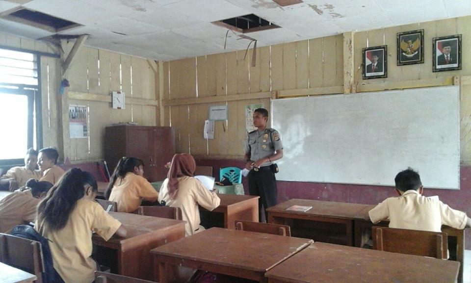 Ketika Polisi Menjadi Guru Di Sekolah