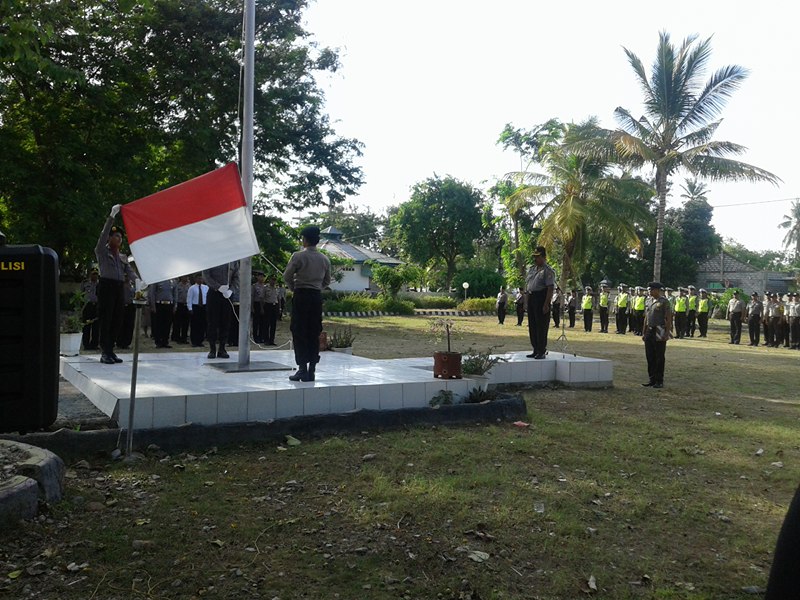 Polres Sumba Timur Gelar Upacara Bendera Bulanan