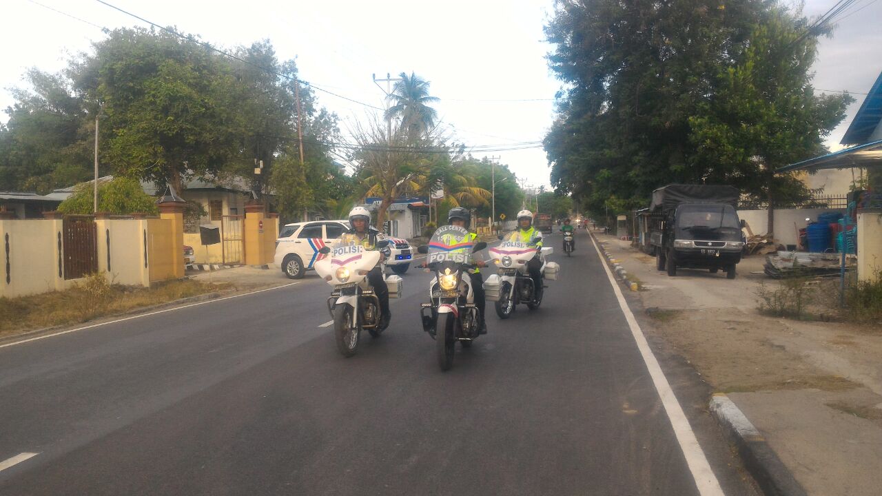 Kendarai Moge, Polwan Polres Sumba Timur Ikut Operasi Gakkum Dan Patroli Simpatik