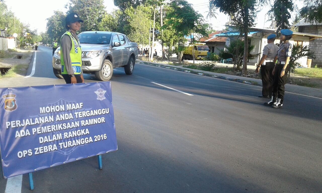 Selain Gakkum, Satlantas Polres Sumba Timur Terapkan Tindakan Preemtif Dan Preventif Keselamatan Berlalulintas Dijalan Raya Dalam Operasi Zebra 2016