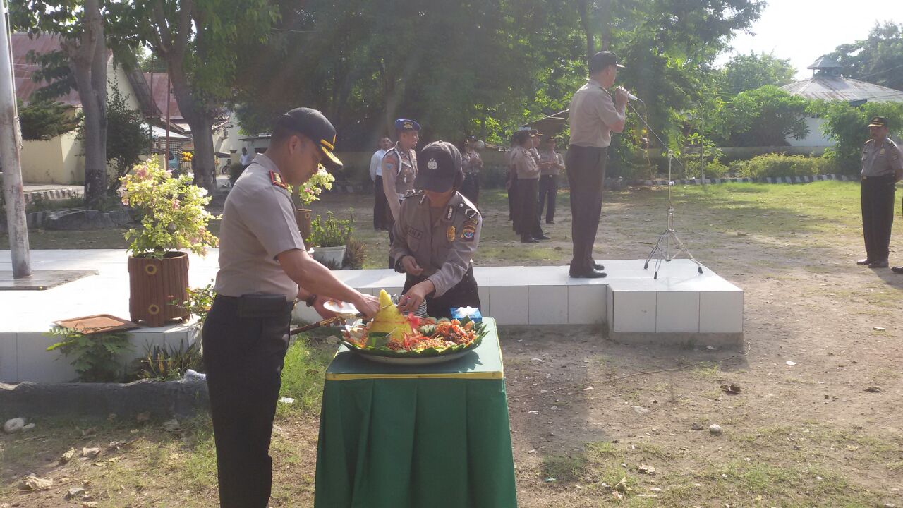 Rayakan Ulang Tahun, Polres Sumba Timur Goyang Mogi Bersama