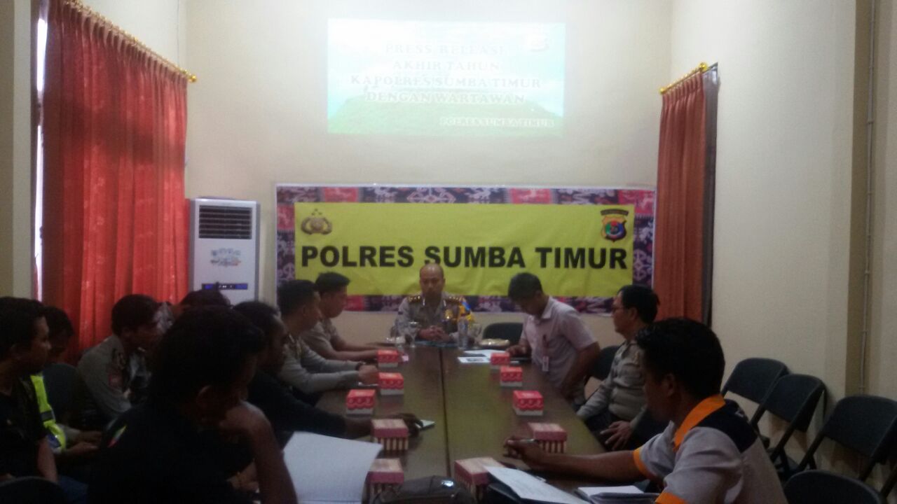 Polres Sumba Timur Gelar Press Release AKhir Tahun