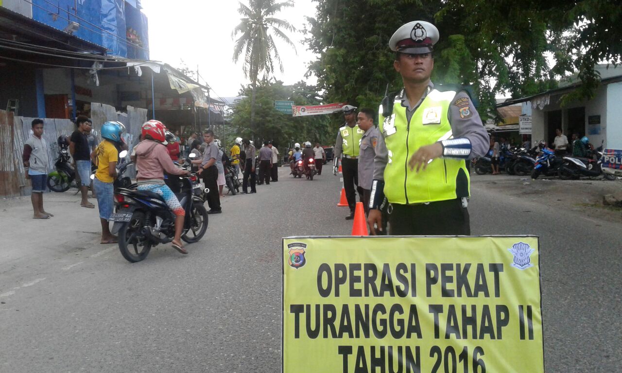 Hari Pertama Operasi Pekat, Polres Sumba Timur Sita Miras Lokal Dan Sajam