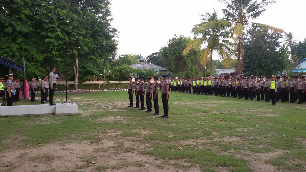 Kapolres Sumba Timur Pimpim Upacara Korps Raport Kenaikan Pangkat