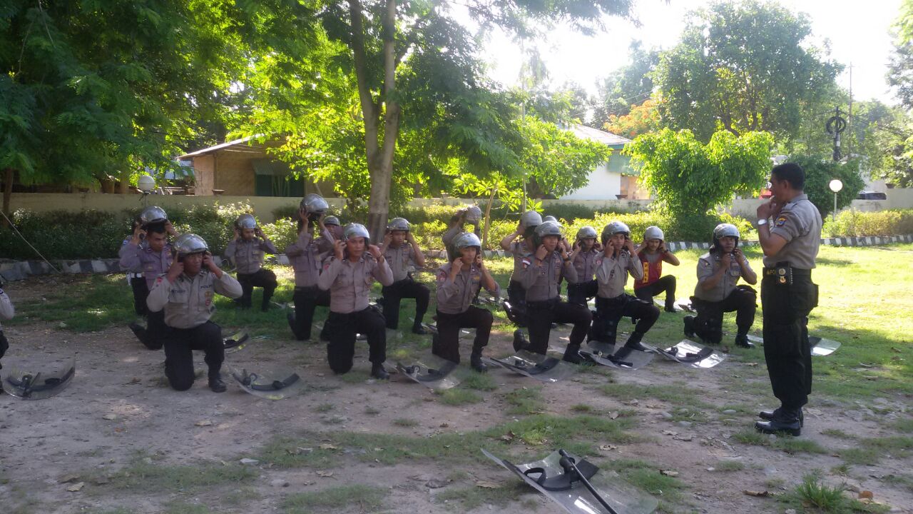 Tingkatkan Kemampuan Anggota, Satsabhara Polres Sumba Timur Laksanakan Latihan Dalmas Gabungan