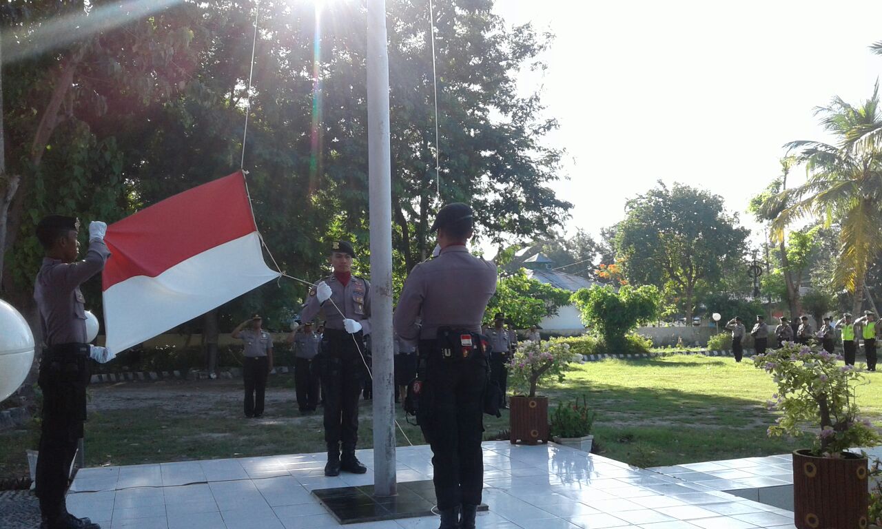 Wakapolres Sumba Timur Pimpin Upacara Bendera Bulanan