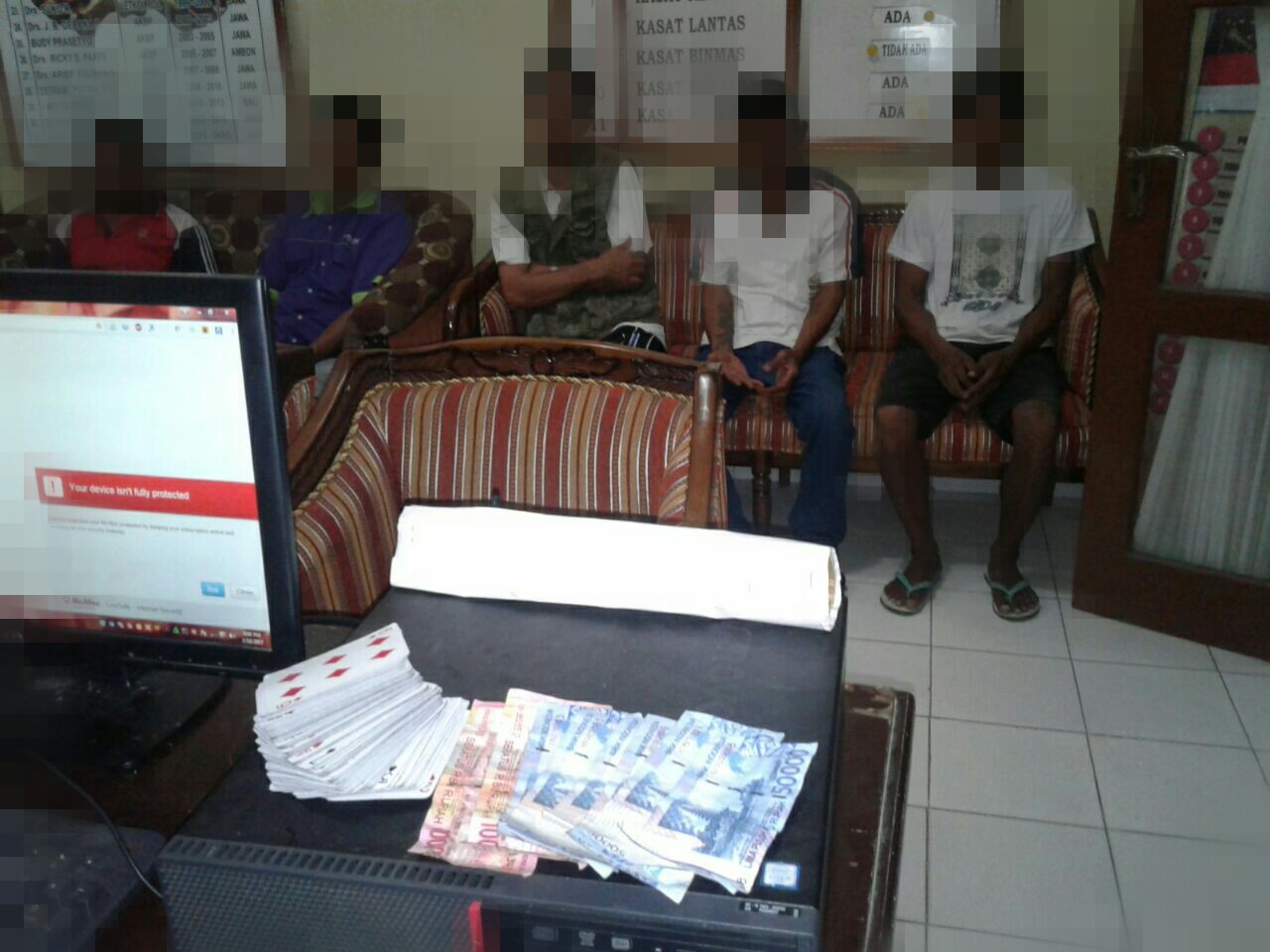 Main Judi Kartu, 5 Orang Di Bekuk Aparat Polres Sumba Timur