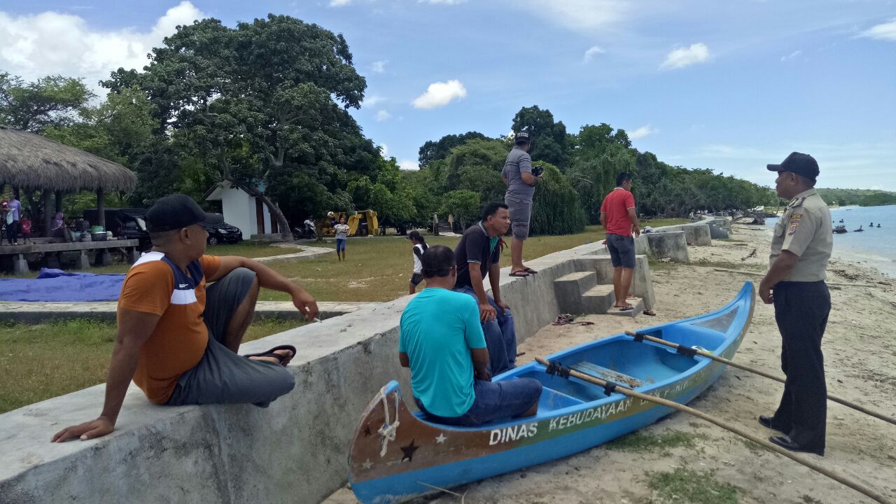 Patroli Di Tempat Rekreasi, Satbinmas Polres Sumba Timur Sampaikan Pesan Kamtibmas