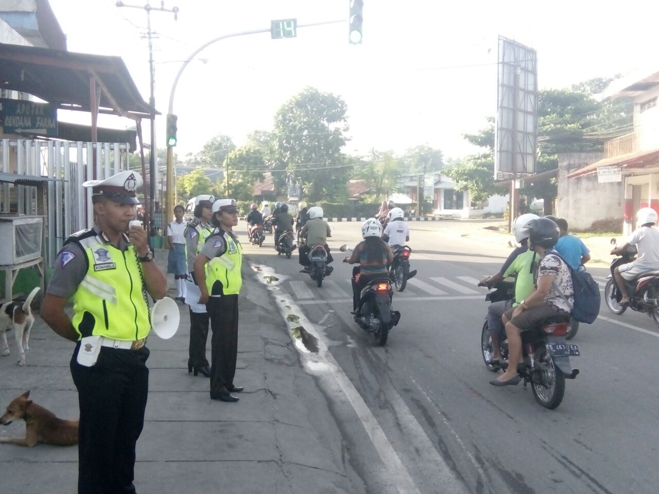 Unit Dikyasa Satlantas Polres Sumba Timur Laksanakan Sostiblalin Di Jalur KTL