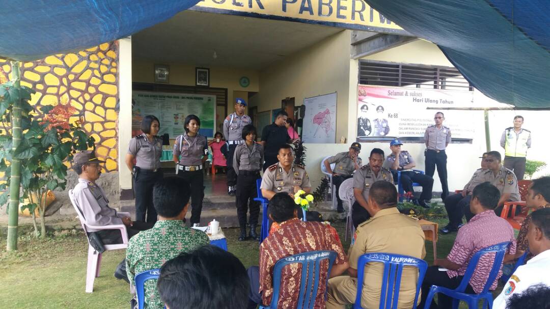 Tatap muka dengan masyakat kecamatan Paberiwai, Kapolres bicara tentang revolusi mental