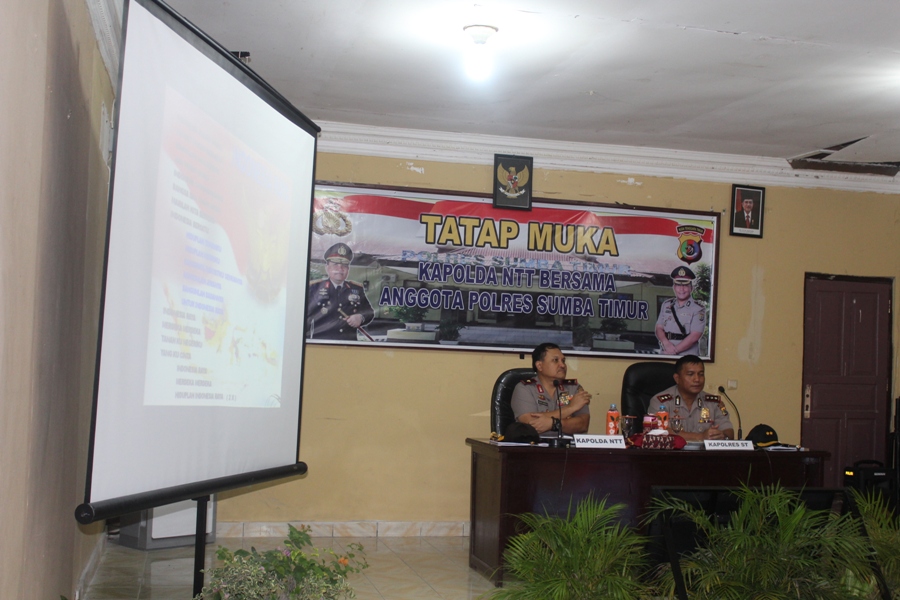 Tatap muka dengan personil Polres Sumba Timur, Kapolda NTT :