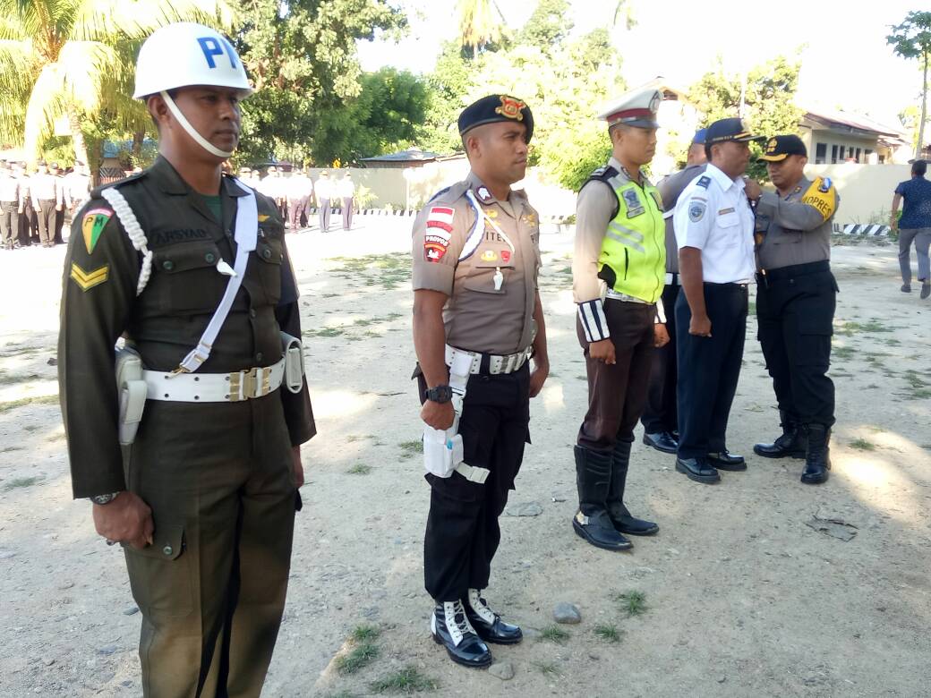 Pimpin Apel Gelar Pasukan Ops Patuh 2017, Kapolres Sumba Timur bacakan Amanat Kakorlantas Polri