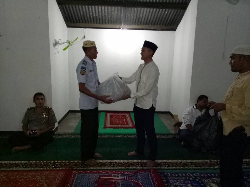 Sambangi Lapas Kelas II A Waingapu, Tim Safari Ramadhan Polres Sumba Timur buka puasa bersama warga binaan