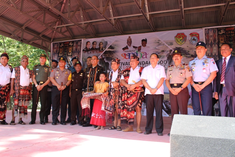 Wakapolda NTT hadiri pembukaan kegiatan Parade 1001 Kuda dan Festival Tenun ikat di pulau Sumba