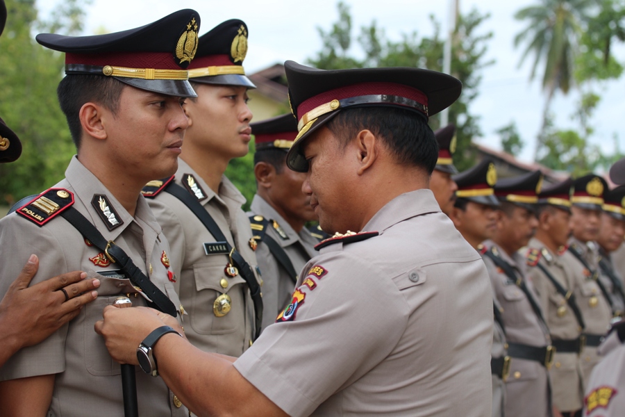 Kapolres Sumba Timur pimpin serah terima jabatan Kasat dan Kapolsek jajaran Polres Sumba Timur