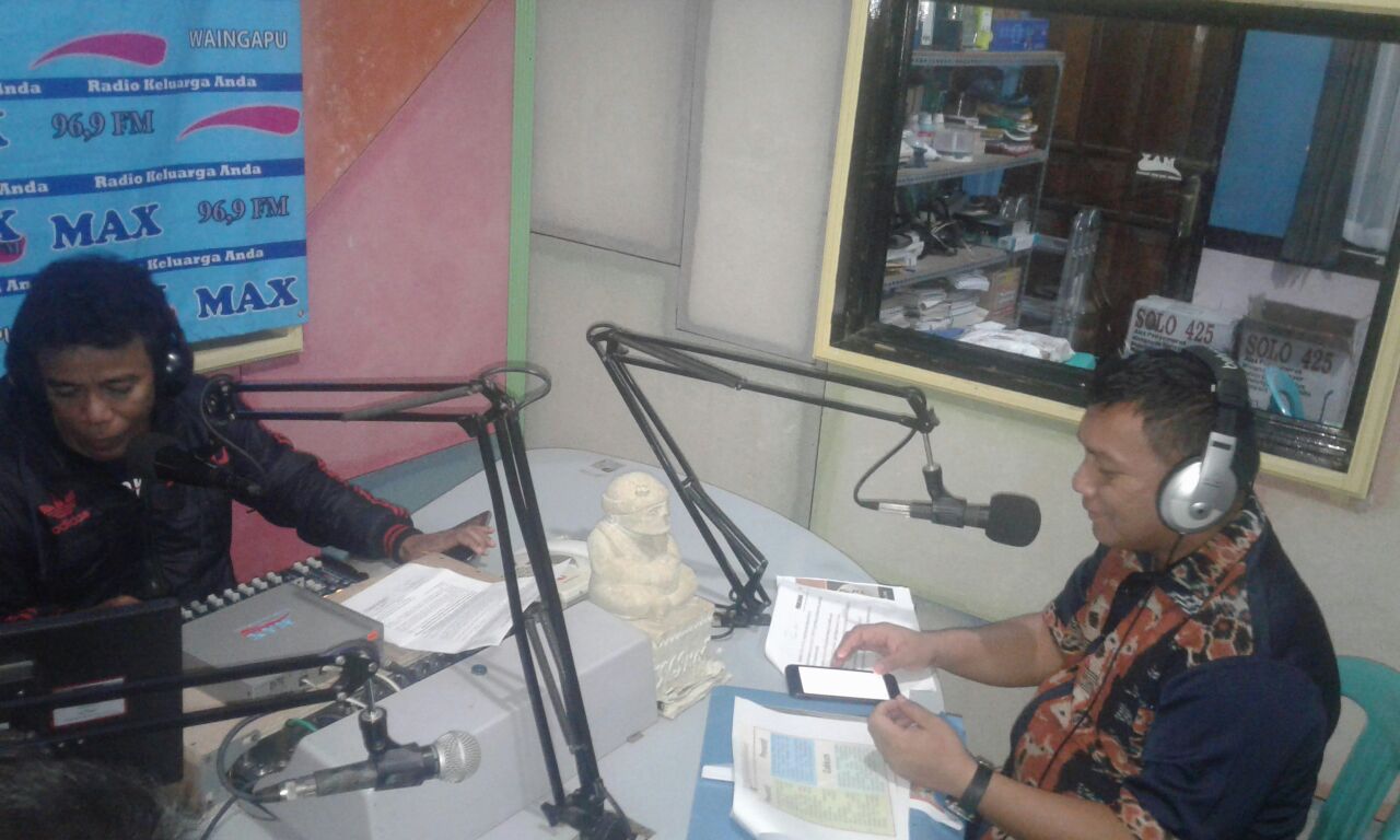 Polres Sumba Laksanakan Kegiatan Talk Show Lewat Radio Sambut Hut Bhayangkara Ke 71