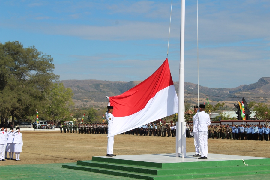 Kapolres Sumba Timur hadiri upacara peringatan HUT RI ke 72 di lapangan Pahlawan Waingapu